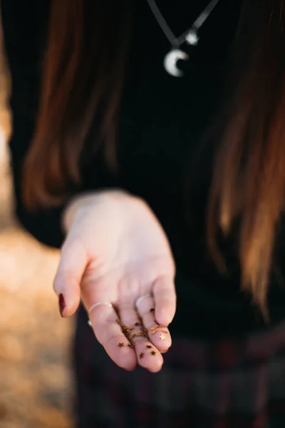 Jeune Femme Avec Maquillage Créatif Robe Bleu Clair Une Couronne — Photo