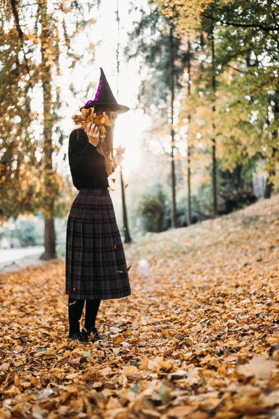 Jeune Sorcière Dans Forêt Automne — Photo