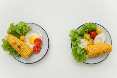 Gıda, cherry domates, yumurta haşlanmış kızarmış Mısır ve sebze