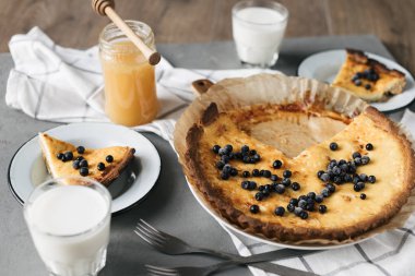 süt ve bal ile şeker olmadan limon tatlı pasta tart