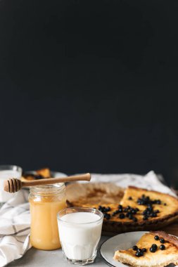 süt ve bal ile şeker olmadan limon tatlı pasta tart