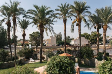 Havuzlu bir villa, güzel bir yaz tatili.