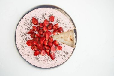 Şekersiz çilekli cheesecake