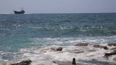 Yalı dalgalar ile