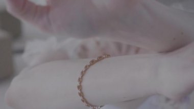 Dans eden balerin eller tarafından düzgün hareket