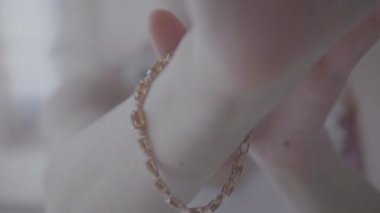 Dans eden balerin eller tarafından düzgün hareket