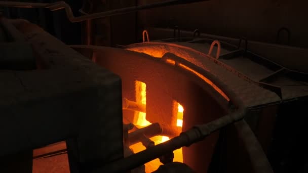 Horno de fusión de vidrio — Vídeo de stock