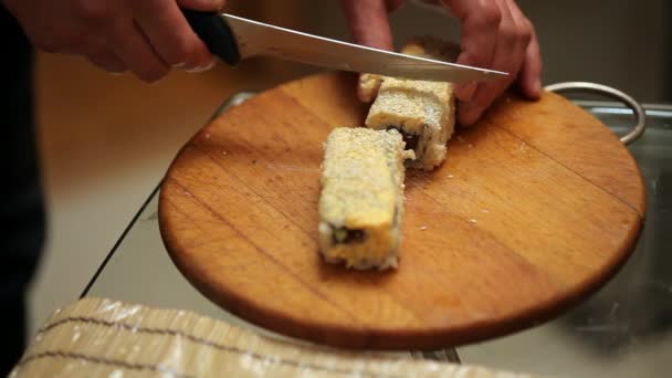 Cozinhar um sushi em casa — Vídeo de Stock