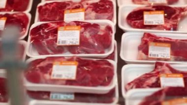 Vitrin etli çiğ ürünler