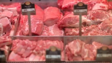 Vitrin etli çiğ ürünler