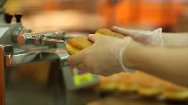 Cocinar rosquillas dulces — Vídeos de Stock