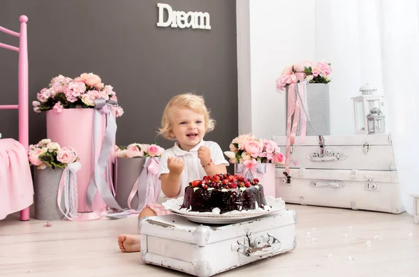 Happy Little Blonde Girl Birthday Chocolate Berry Cake — Stock Photo, Image