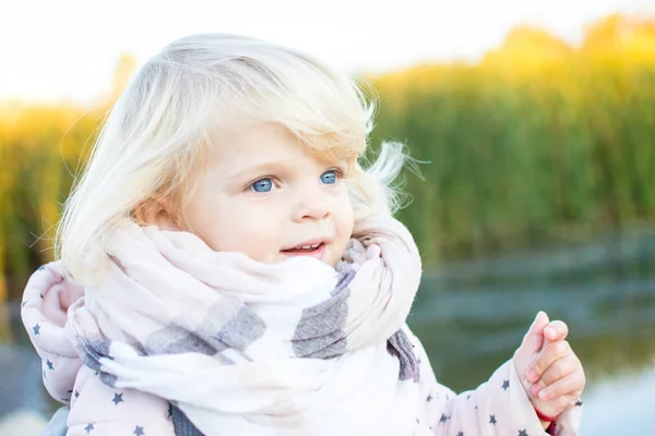 Portrait Little Girl Blue Eyes Bright Hair Sincere Emotions Background — Stock Photo, Image