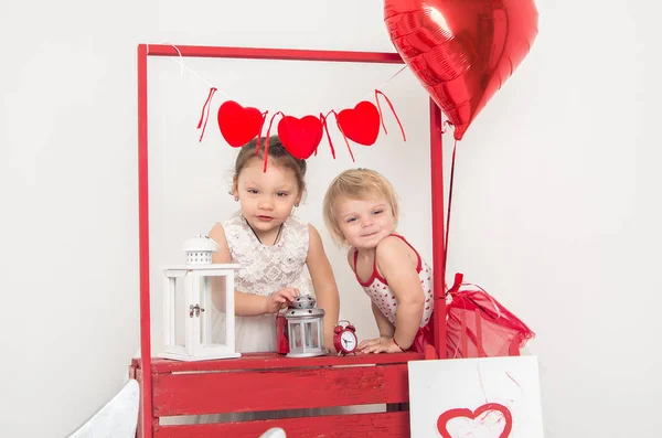 Two Little Girlfriends Play Studio Decorations Valentine Day — Stock Photo, Image
