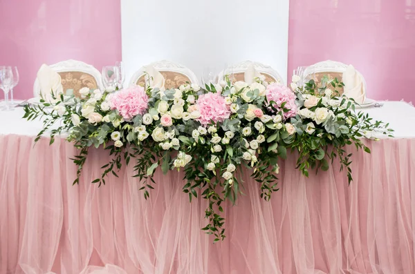 Wedding decorations with fresh roses and hydrangea flowers, greens.