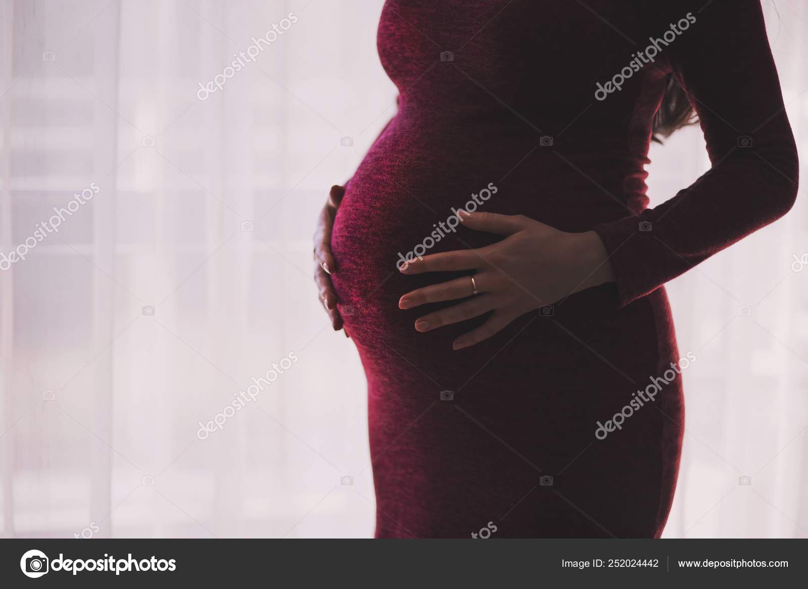 Femme Robe Rouge Avec Gros Ventre Bebe Photographie Imagepluss C Femme Robe Rouge Avec Gros Ventre Bebe Photographie Imagepluss C