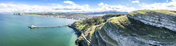 Luchtfoto van Llandudno met pier in Wales - Verenigd Koninkrijk — Stockfoto