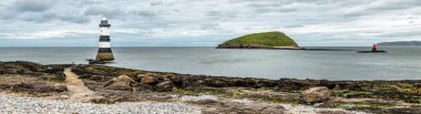 Penmon noktası deniz feneri Anglesey, Galler - İngiltere martı Adası yakınında bulunuyor