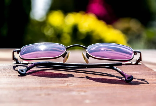 Koncepcja lato gotowe do noszenia okularów przeciwsłonecznych — Zdjęcie stockowe