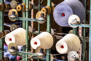 İngiliz sallayarak ve tekstil sektörünün geleneksel yün makaraları