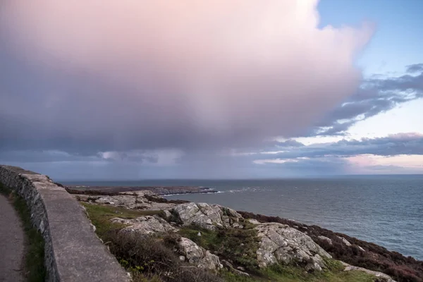 Nuvens dramáticas sobre o Atlântico entre Gales e Irlanda — Fotografia de Stock