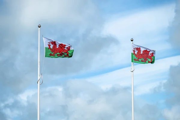 Vlag Van Wales Mast Met Wolken Achtergrond — Stockfoto