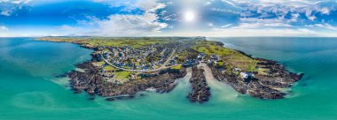 Boğa Körfezi kuzey kıyısında Anglesey, Galler, İngiltere'de ' havadan görünümü