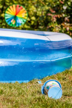 Konsept f bahçede sıcak bir yaz günü zevk .