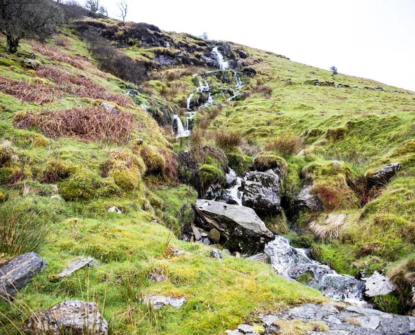 Cascada y río en Ystad Ybytsy Estate en Gales - Reino Unido —  Fotos de Stock