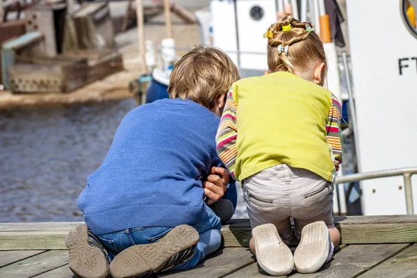 Limanda kendi tatil zevk kardeş