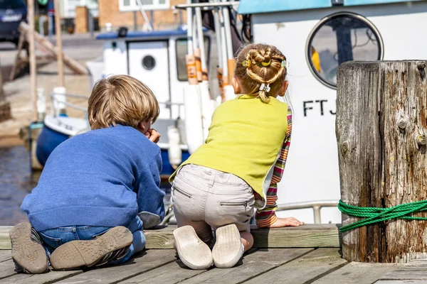 Limanda kendi tatil zevk kardeş