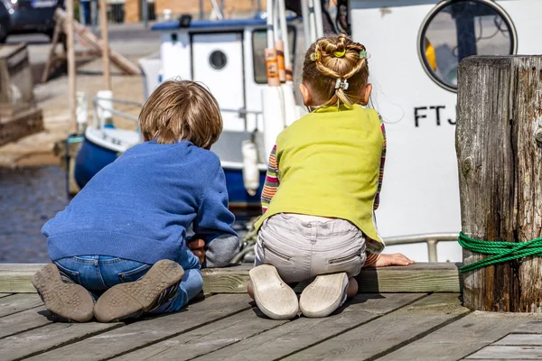 Limanda kendi tatil zevk kardeş