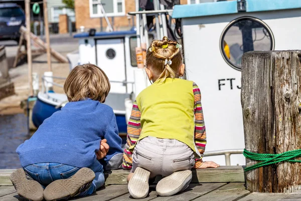 Limanda kendi tatil zevk kardeş