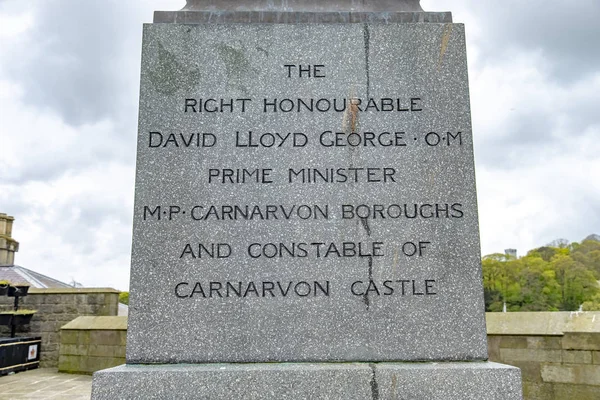 CAERNARFON WALES - 01 MAYO 2018: Primer Ministro David Lloyd George piedra conmemorativa — Foto de Stock