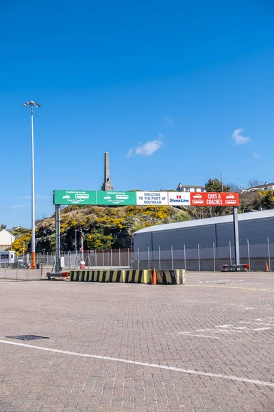 HOLYHEAD, WALES - 30 de abril de 2018: O controle de fronteira está pronto para os passageiros — Fotografia de Stock