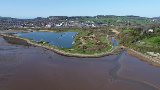 Vista aérea del área de reserva natural RSPB de Conwy en las gales del norte — Vídeos de Stock