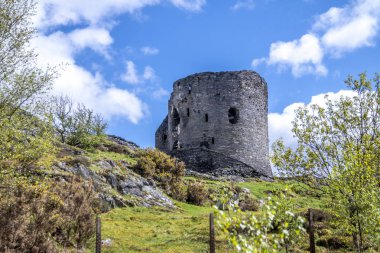 Llanberis Snowdonia Milli Parkı'nda Galler'de kalede Dolbadarn