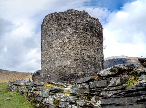 Castelo de Dolbadarn em Llanberis no Parque Nacional de Snowdonia, no País de Gales — Fotografia de Stock
