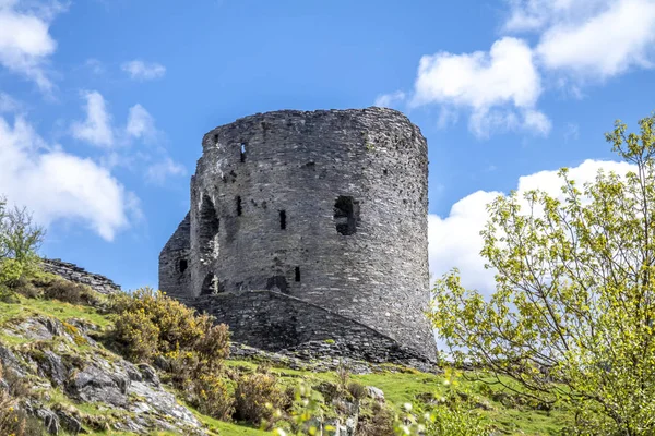 Castelo de Dolbadarn em Llanberis no Parque Nacional de Snowdonia, no País de Gales — Fotografia de Stock