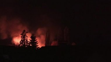 Holderberg, Moers - Almanya 08 Kasım 2018: Holderberg köyü yanan yangın