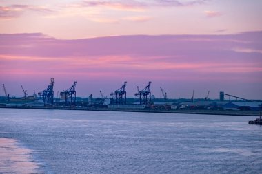 Hull, İngiltere - 04 Mayıs 2018: Hull - İngiltere yakın endüstriyel manzarası geçirerek