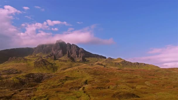 Cinematic flight close to the Old Man of Storr in the Scottish Highlands, Isle of Skye - Scotland — Stock Video
