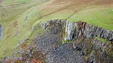 Kuzey Batı Kilmuir - İskoçya Skye sahil şeridi üzerinde uçan