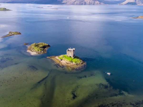 Aeronáutica do castelo histórico Stalker em Argyll no outono, Escócia — Fotografia de Stock