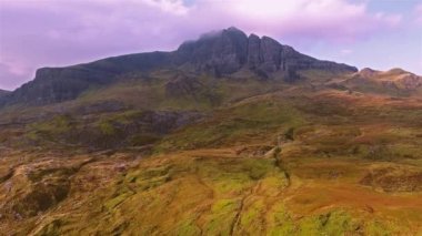 İskoçya Highlands, Isle of Skye - İskoçya Storr yaşlı adam yakın sinema uçuş