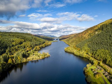 Loch Oich İskoç dağlık - İngiltere yukarıda büyük Glen ile uçan