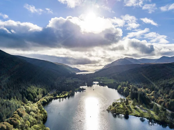 Repül a nagy Glen felett a Loch Oich, a skót felföldön - Egyesült Királyság — Stock Fotó