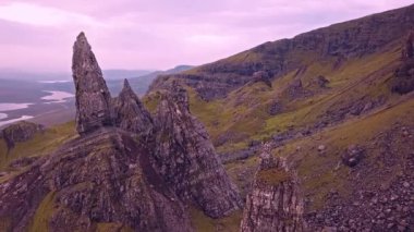 Sonbahar - Isle of Skye, İskoçya Stor yaşlı adam üzerinde sinematik uçuş