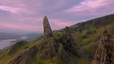 Sonbahar - Isle of Skye, İskoçya Stor yaşlı adam üzerinde sinematik uçuş