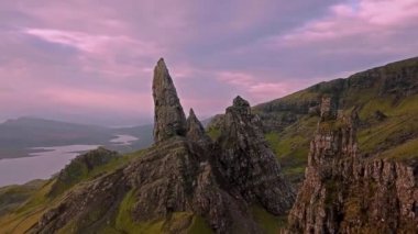 Sonbahar - Isle of Skye, İskoçya Stor yaşlı adam üzerinde sinematik uçuş